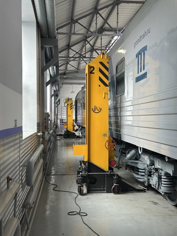 Установки домкратные стационарные УДС-120